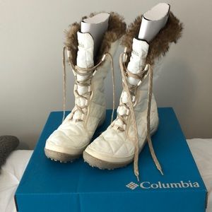 Women’s size 8 Columbia ivory snow boots